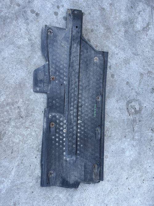 Scut lateral stanga Volkswagen Polo 1.2 Benzina 2002, 6Q0825201D