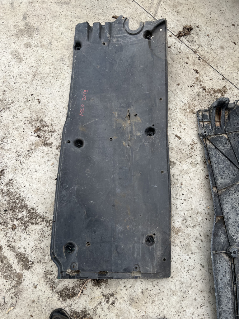 Scut lateral stanga Volkswagen Polo - Motorina 2020, 2Q0825201B