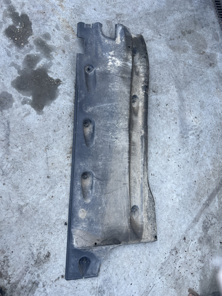 Scut lateral stanga Volkswagen Sharan 2.0 Motorina 2012, 7N0825202B