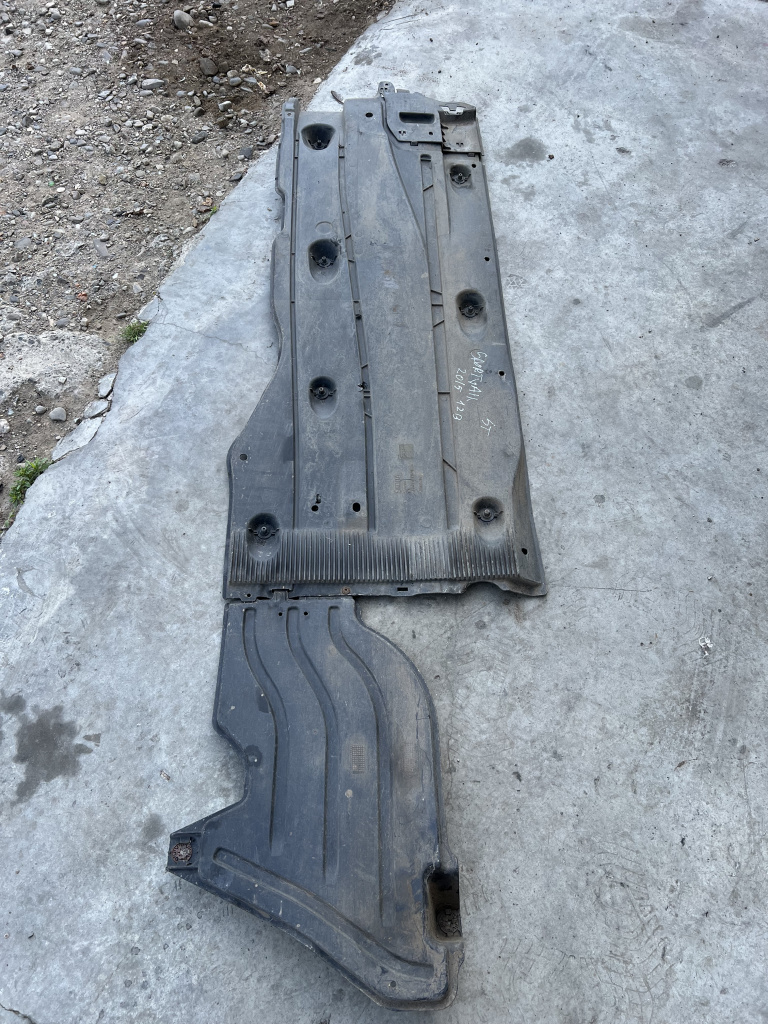 Scut lateral stanga Volkswagen Sportsvan 1.6 Motorina 2017, 5Q0825201S