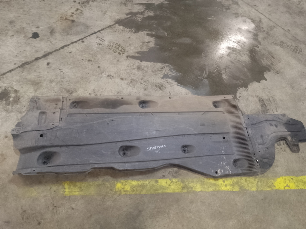 Scut lateral stanga Volkswagen Sportsvan 2014
