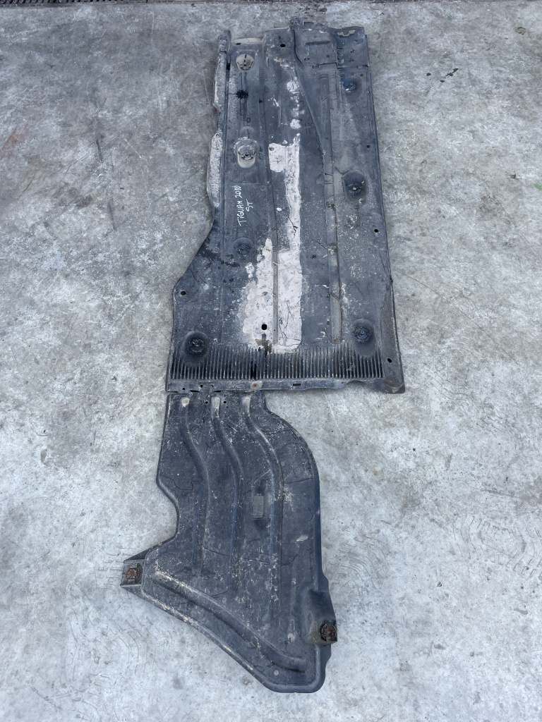 Scut lateral stanga Volkswagen Tiguan 2.0 Motorina 2014