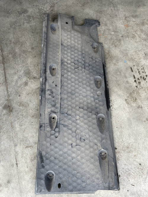 Scut lateral stanga Volkswagen Tiguan 2.0 Motorina 2014, -