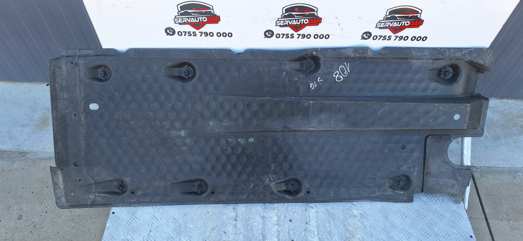 Scut lateral stanga Volkswagen Touran facelift (2006-2010) 2.0 Motorina 2008, 1K0825211E