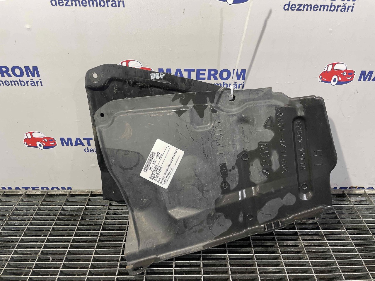 SCUT LATERAL TOYOTA RAV4 - - (2010 2012)