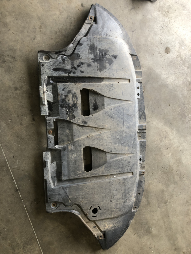 Scut motor plastic Audi A4 B7 - Motorina 2007, 8E0805885G