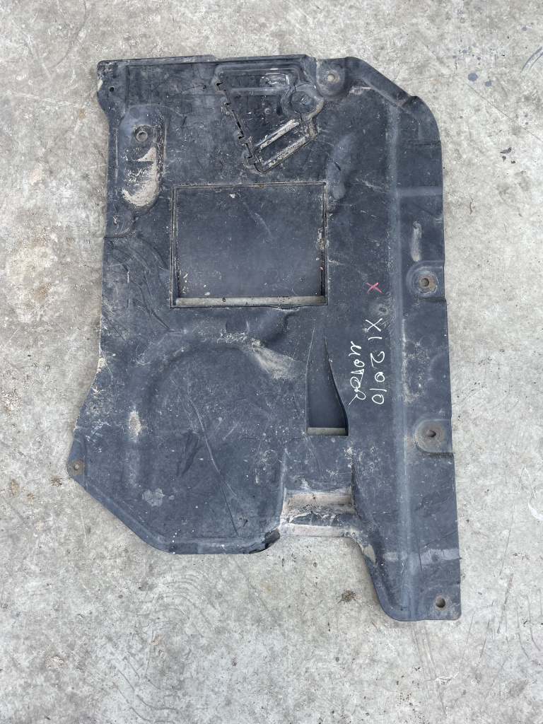 Scut motor plastic BMW X1 2.0 Motorina 2010