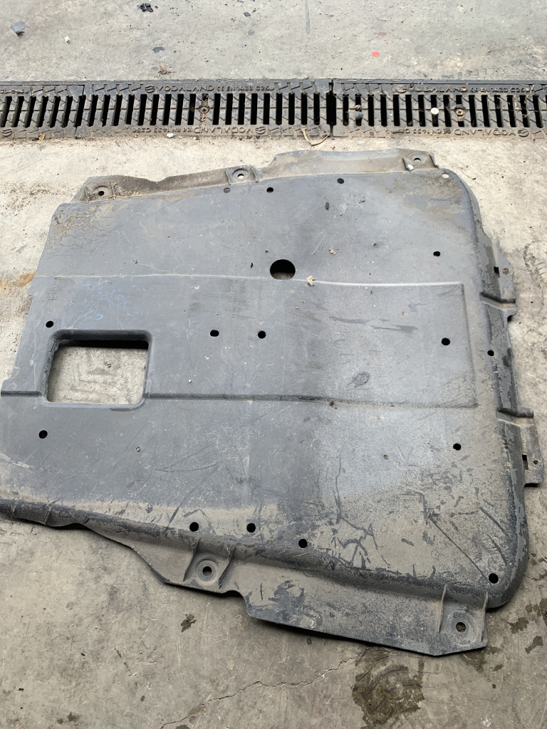 Scut motor plastic Dacia Sandero - Motorina 2018, -