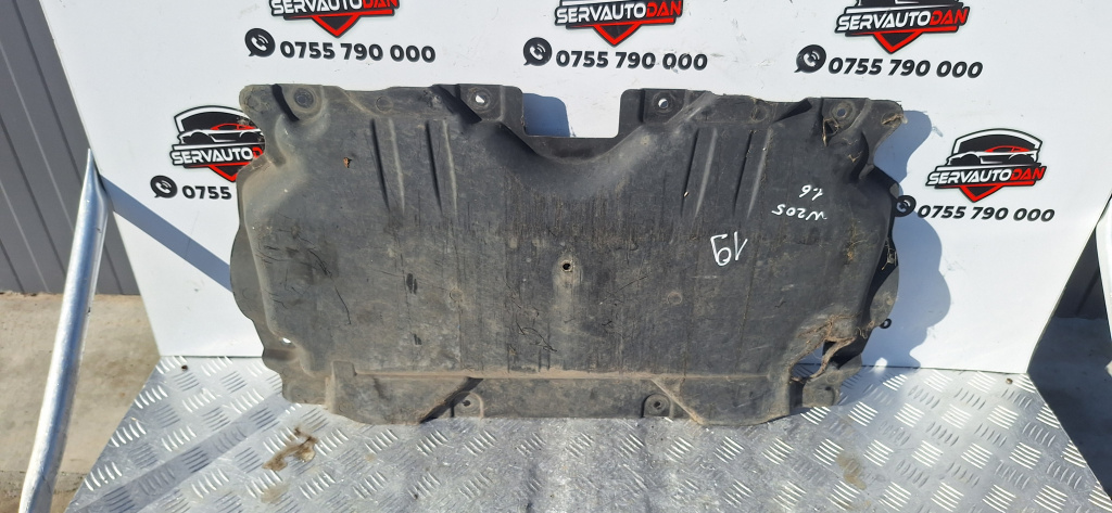 Scut motor plastic Mercedes-Benz C-Class (2014->) [W205] 1.6 Motorina 2014, A2055200223
