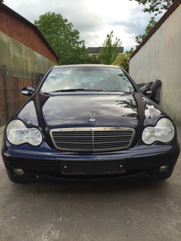 Scut motor plastic Mercedes C-Class W203 2003 Limuzina 2148 cdi