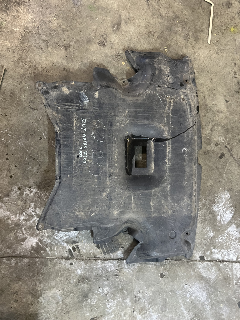 Scut motor plastic Mercedes C-Class W203 2004
