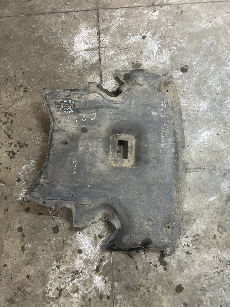 Scut motor plastic Mercedes C-Class W203 2005