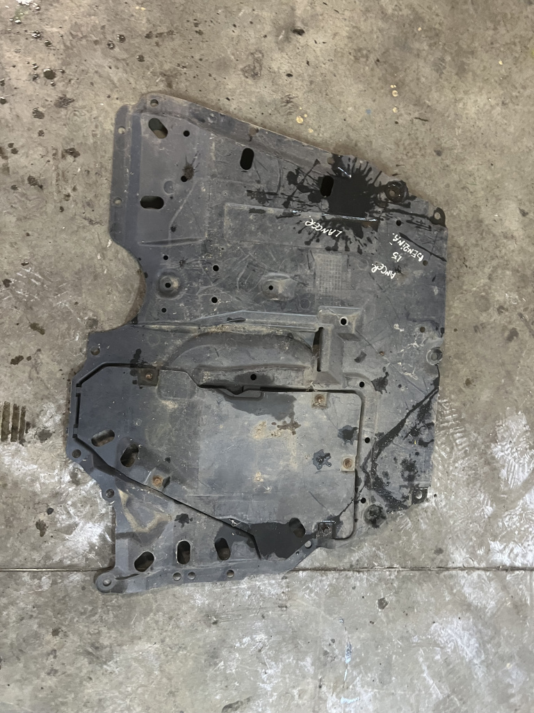 Scut motor plastic Mitsubishi Lancer 1.5 Benzina 2015