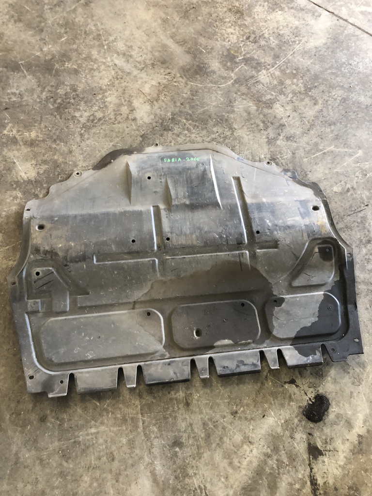 Scut motor plastic Skoda Fabia 2015