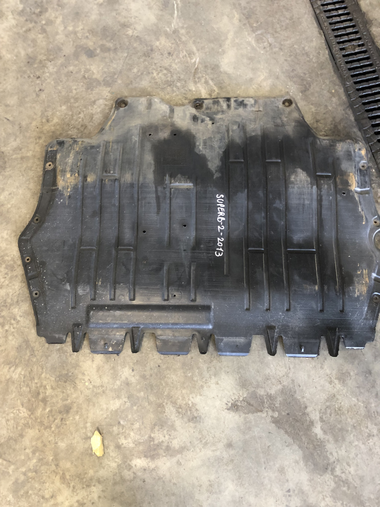 Scut motor plastic Skoda Superb 2 2013
