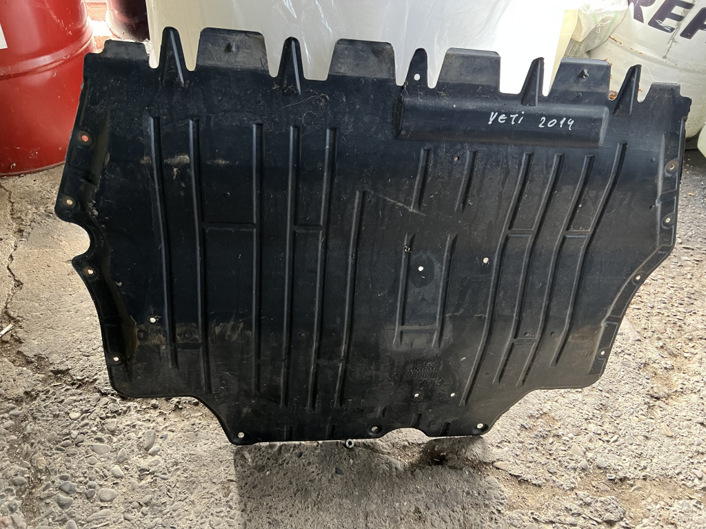 Scut motor plastic Skoda Yeti - Motorina 2012, -