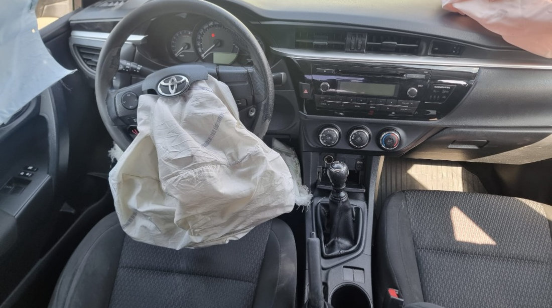 Scut motor plastic Toyota Corolla 2014 Berlina 1.3 benzina