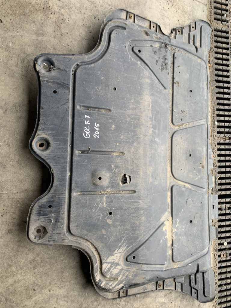Scut motor plastic Volkswagen Golf 7 - Motorina 2015, CU DEFECT