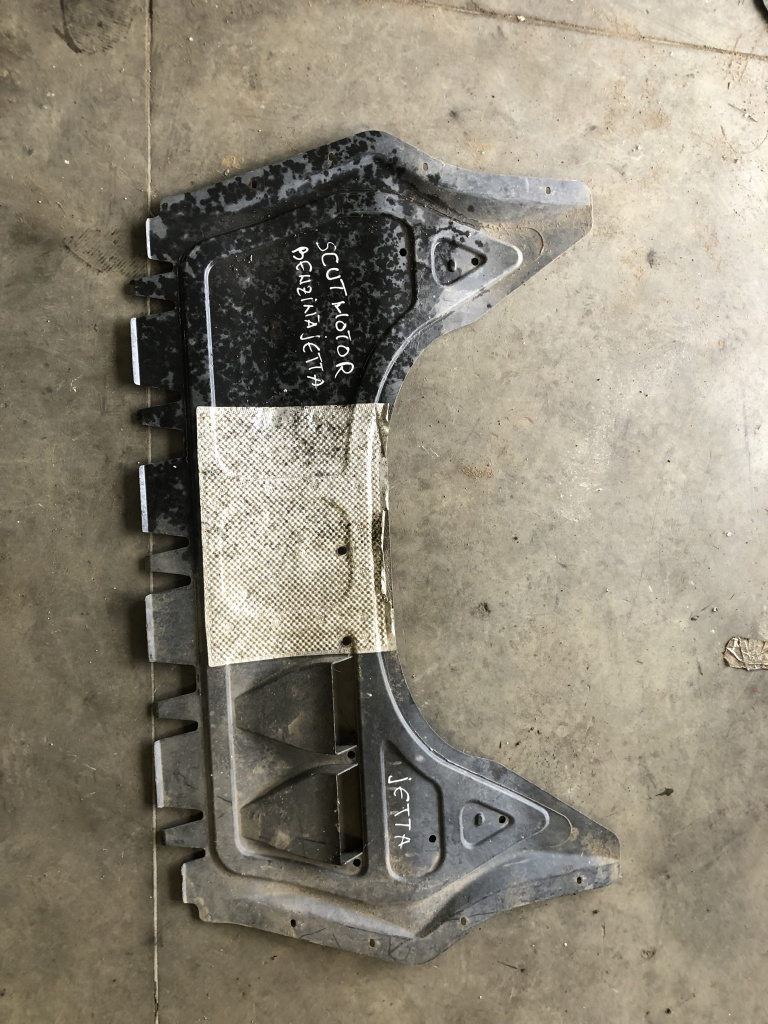Scut motor plastic Volkswagen Jetta - Benzina 2010, 1K0825237J