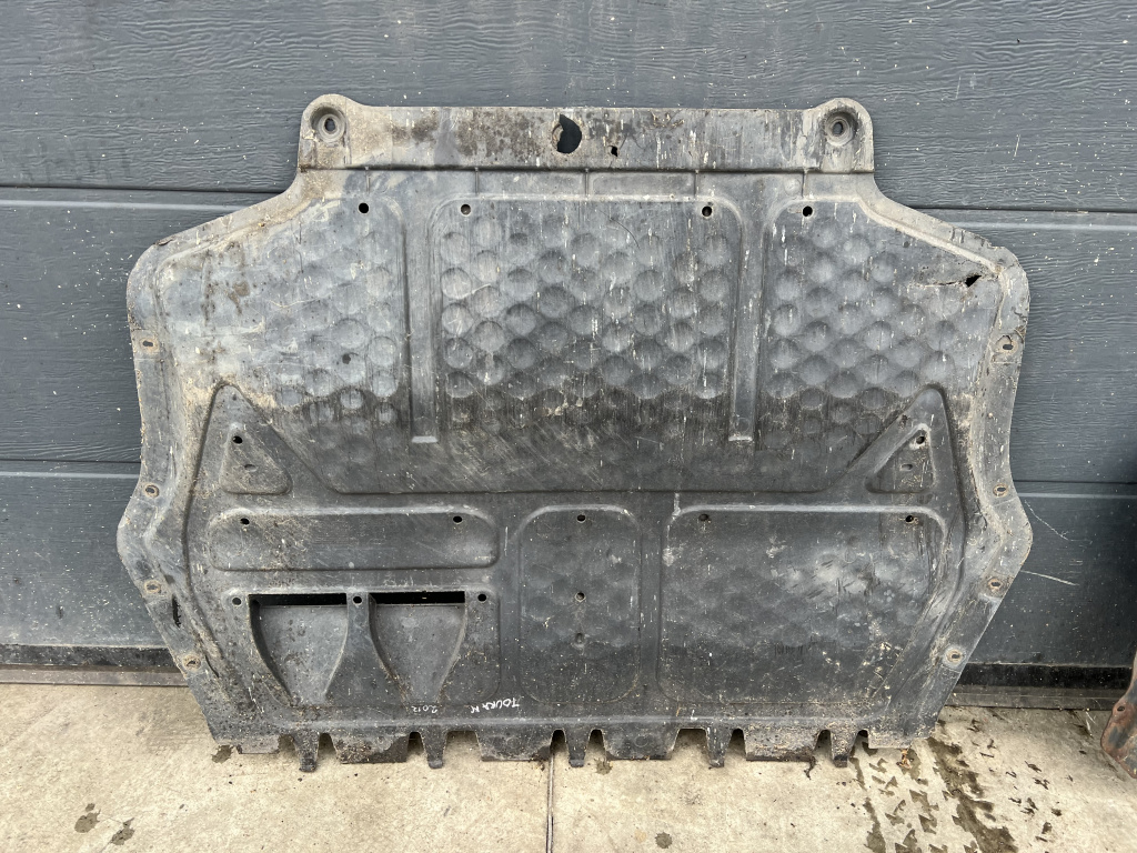 Scut motor plastic Volkswagen Touran - Motorina 2012, -