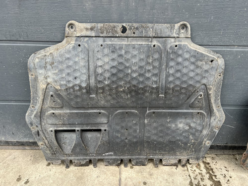 Scut motor plastic Volkswagen Touran - Motorina 2012, -