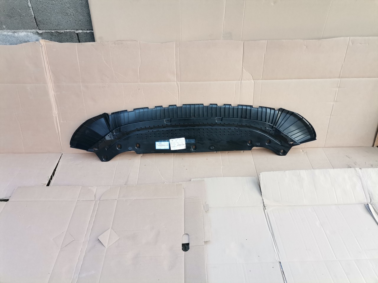 Scut radiatoare bara bata Audi S6 A6 4K C8 Allroad Dupa 2018 Cod 4K0807611B