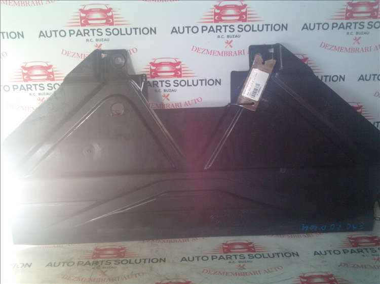Scut radiatoare BMW E90 2.0 D an fabr 2011