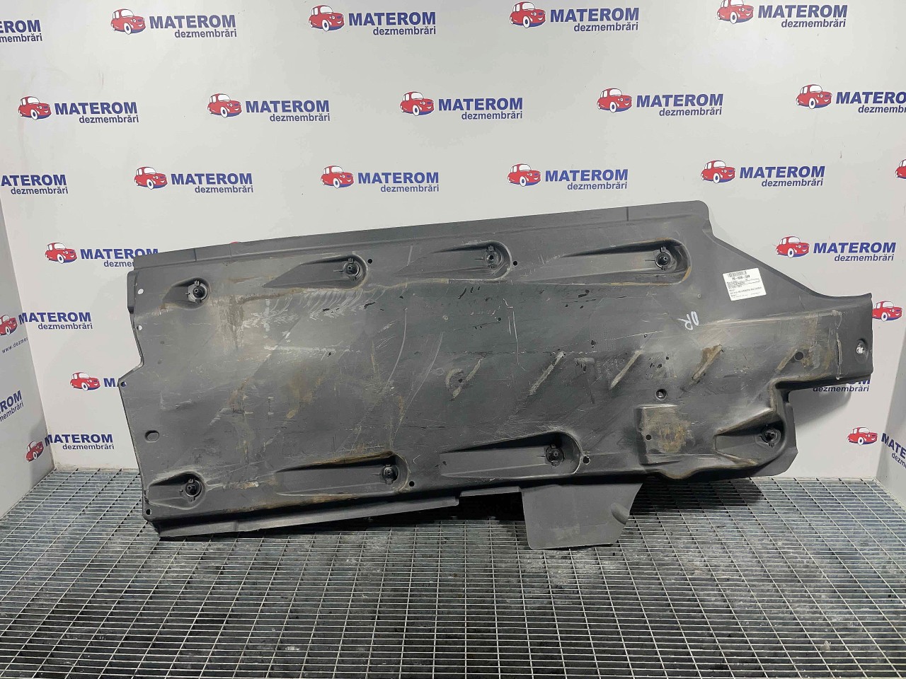 SCUT SUB MASINA AUDI A1 - - (2010 2014)