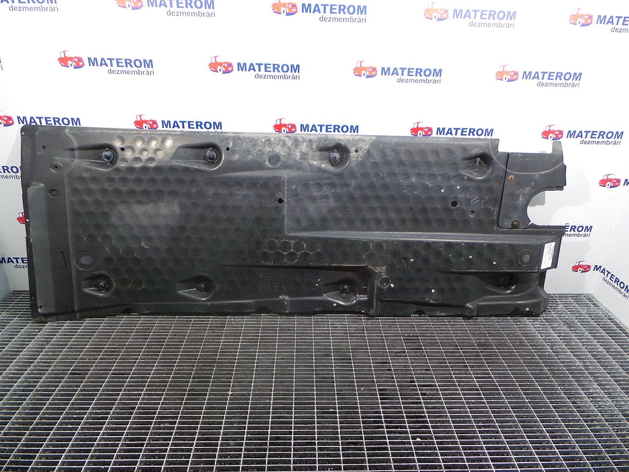 SCUT SUB MASINA AUDI A3 - - (2004 2007)