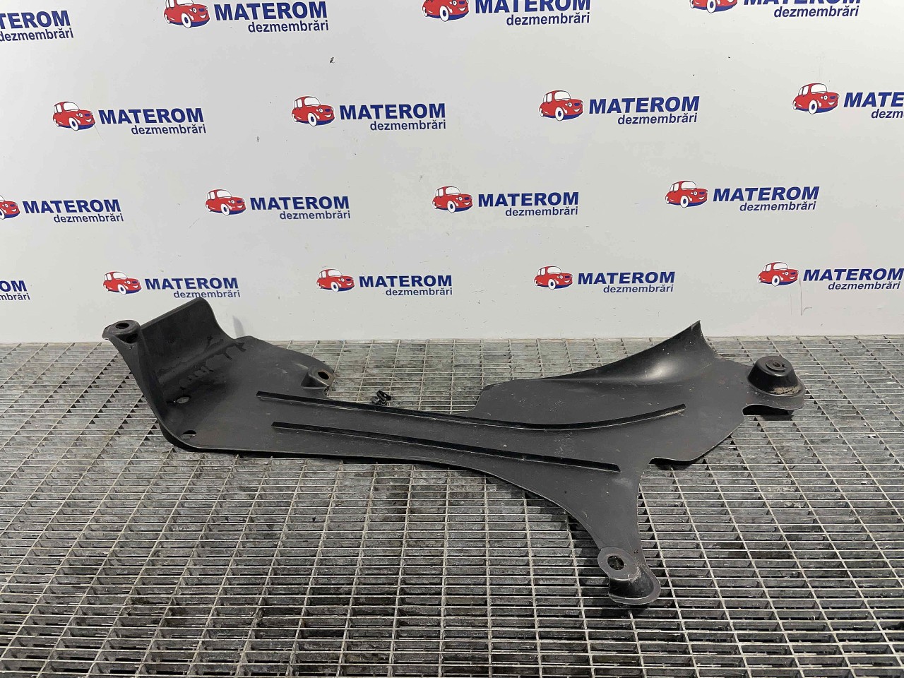 SCUT SUB MASINA AUDI A4 - - (2001 2004)