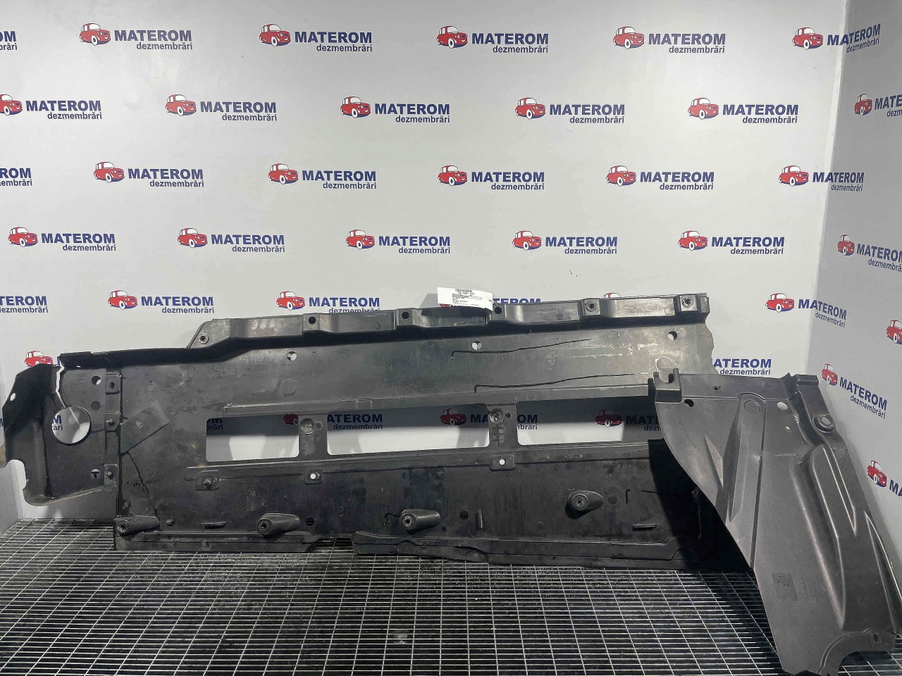 SCUT SUB MASINA AUDI A4 - - (2004 2007)