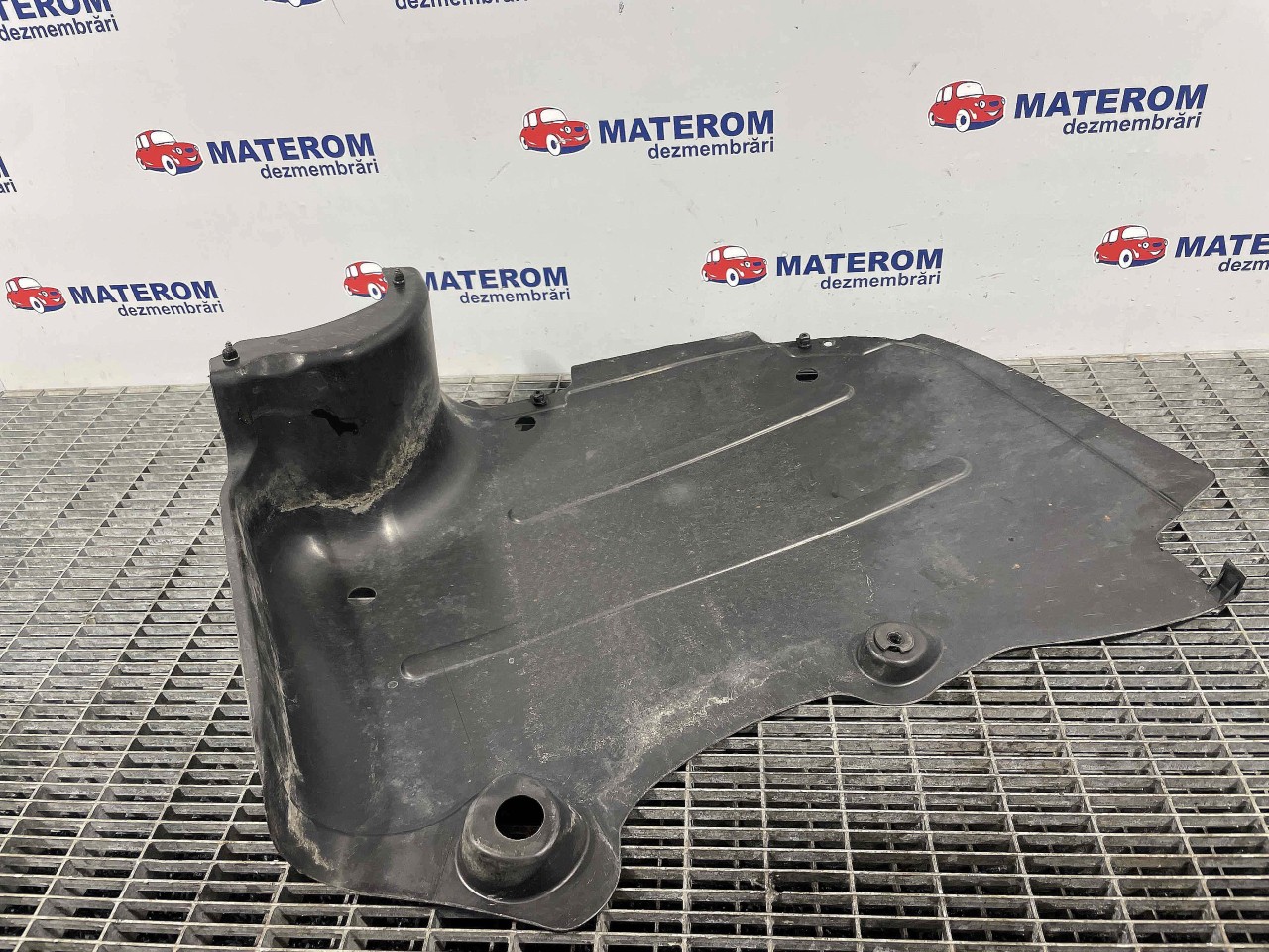 SCUT SUB MASINA AUDI A4 A4 - - (2001 2004)