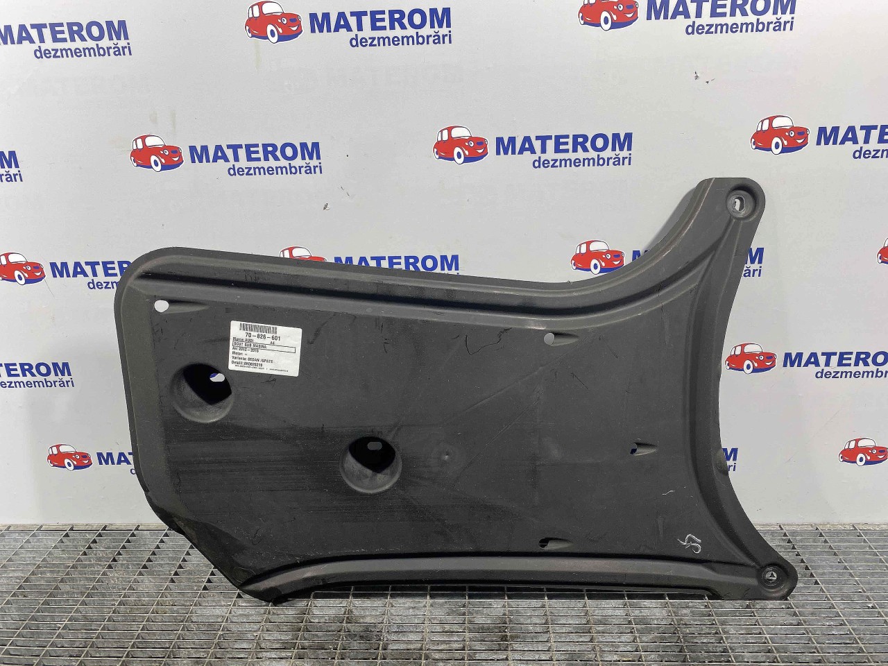 SCUT SUB MASINA AUDI A4 A4 - - (2012 2015)