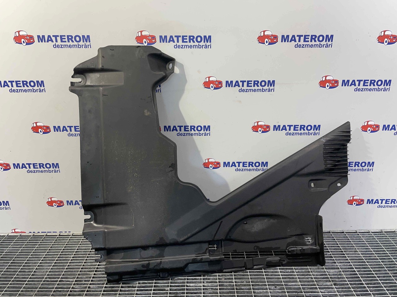 SCUT SUB MASINA AUDI A4 A4 - - (2015 2018)