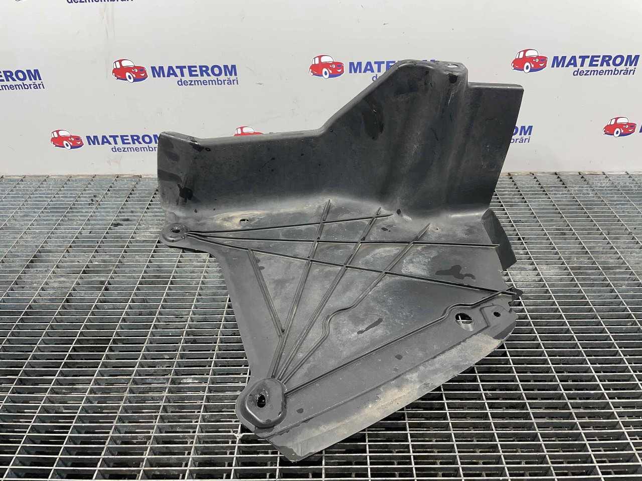 SCUT SUB MASINA AUDI A5 - - (2011 2016)