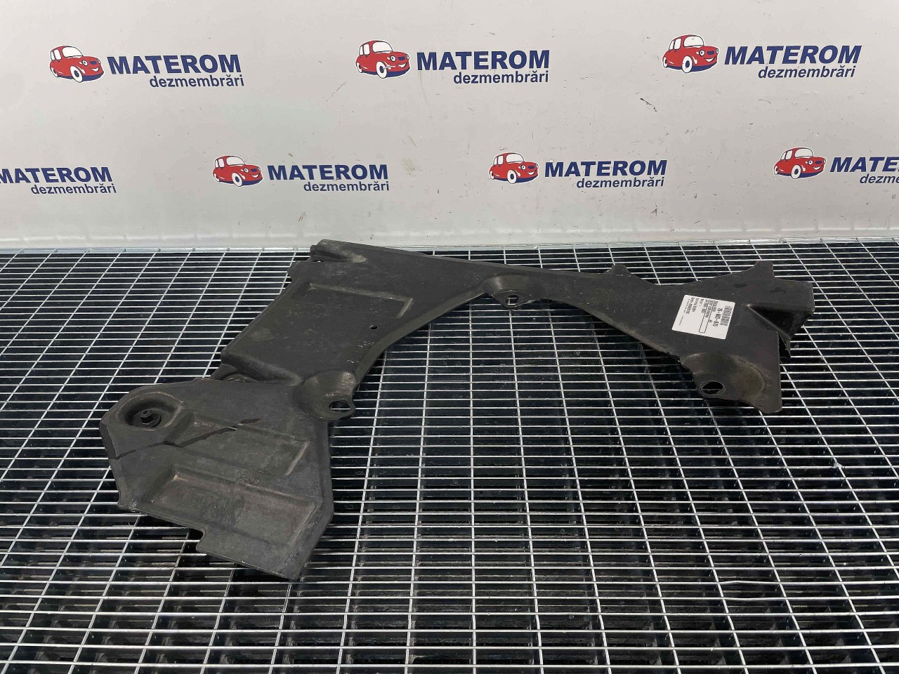 SCUT SUB MASINA AUDI A8 - - (2002 2005)