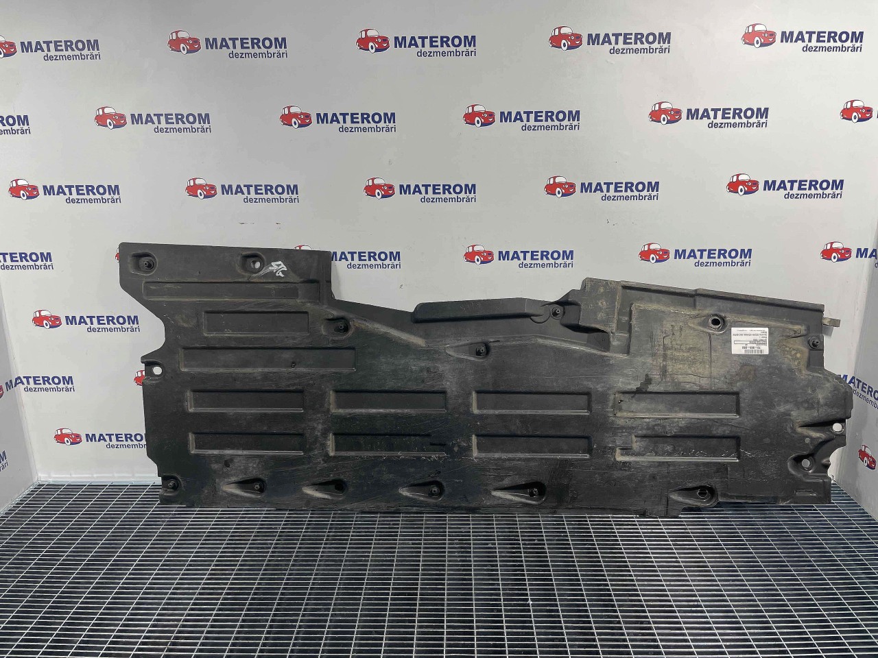 SCUT SUB MASINA AUDI A8 - - (2002 2005)