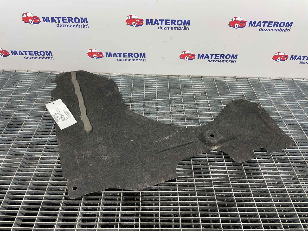 SCUT SUB MASINA AUDI A8 A8 - - (2010 2013)
