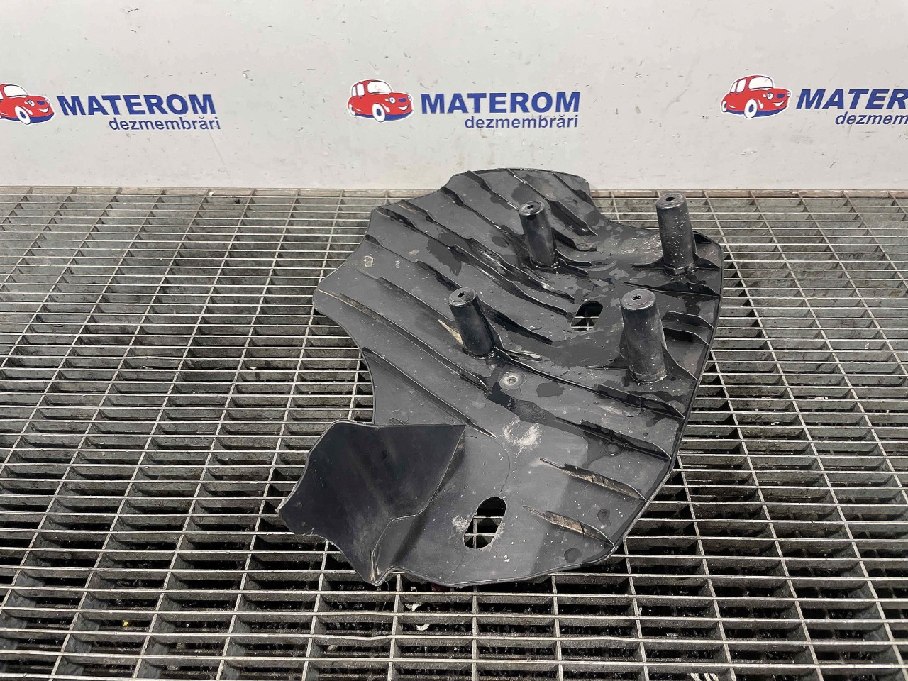 SCUT SUB MASINA BMW SERIA 1 F20 - - (2015 2019)
