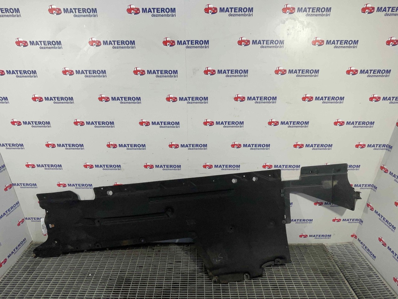 SCUT SUB MASINA BMW SERIA 1 F20 SERIA 1 F20 - - (2011 2015)