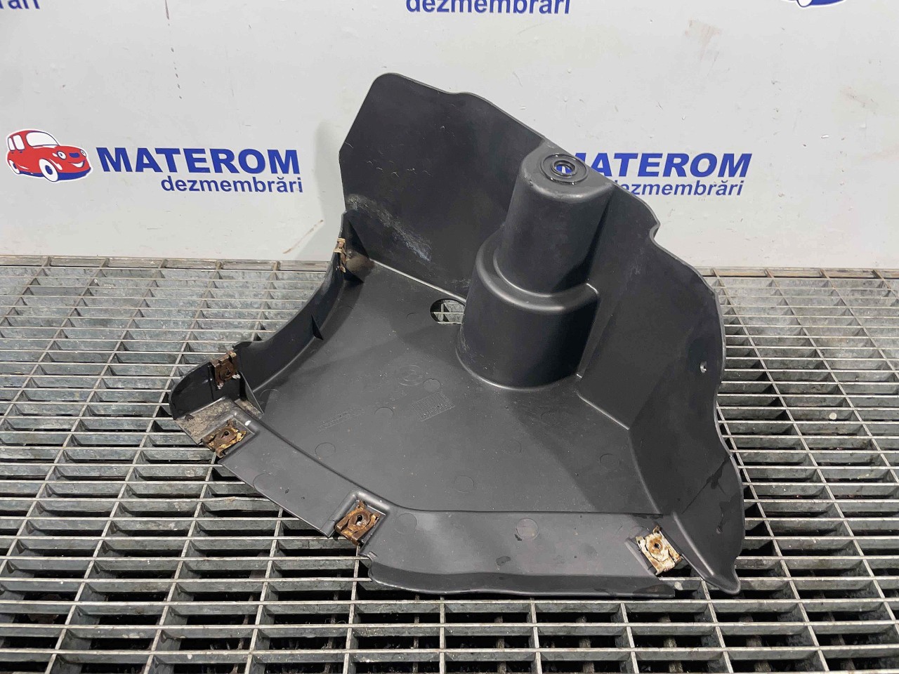 SCUT SUB MASINA BMW SERIA 1 F20 SERIA 1 F20 - - (2011 2015)