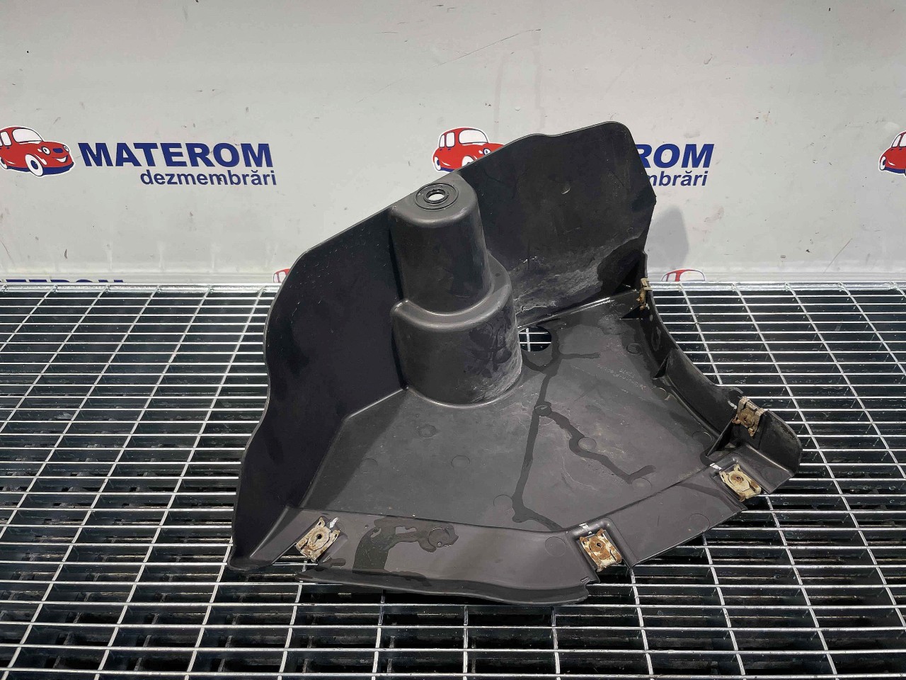 SCUT SUB MASINA BMW SERIA 1 F20 SERIA 1 F20 - - (2011 2015)