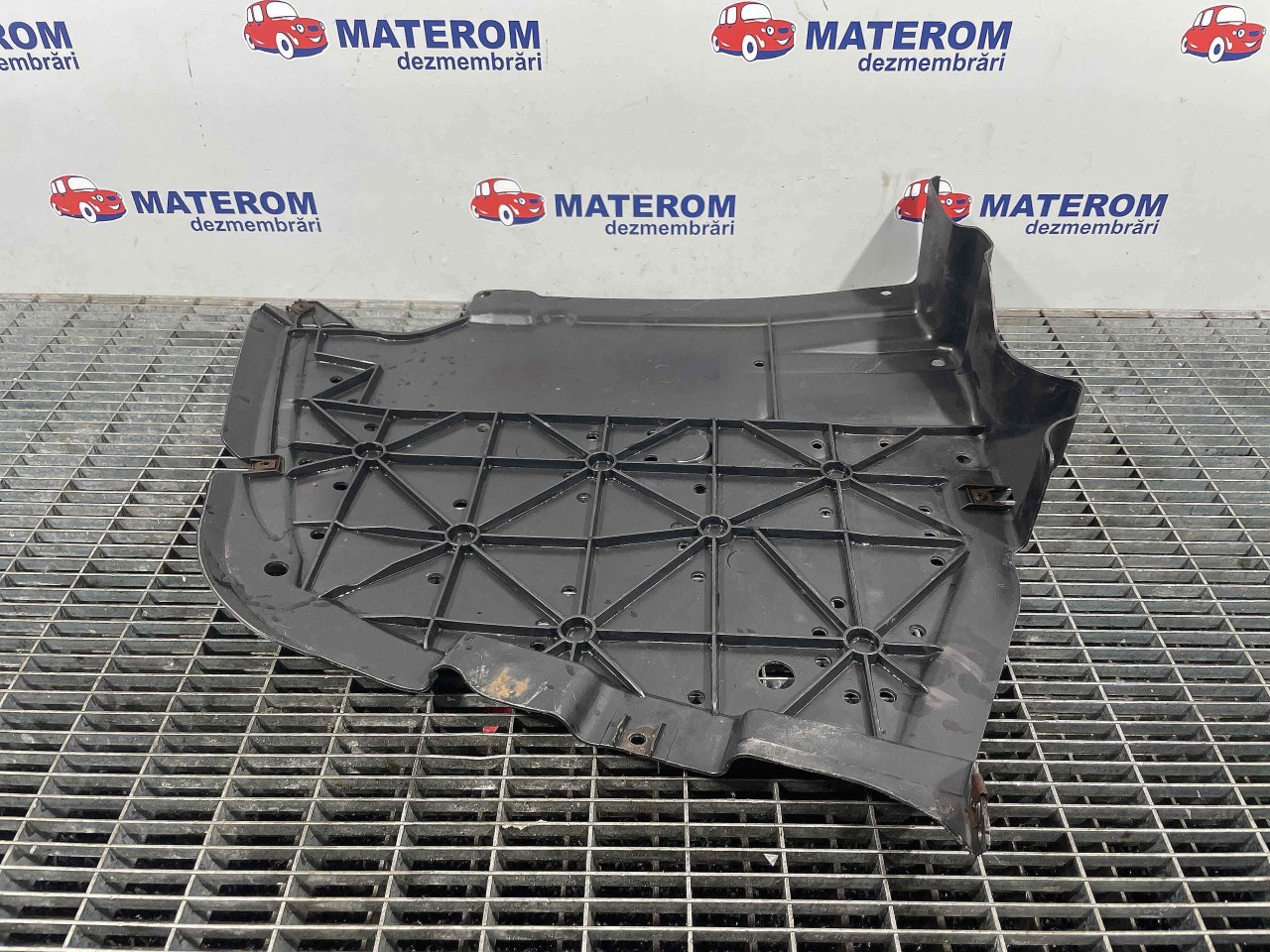 SCUT SUB MASINA BMW SERIA 3 E 90 SERIA 3 E 90 2.0 D - (2007 2012)
