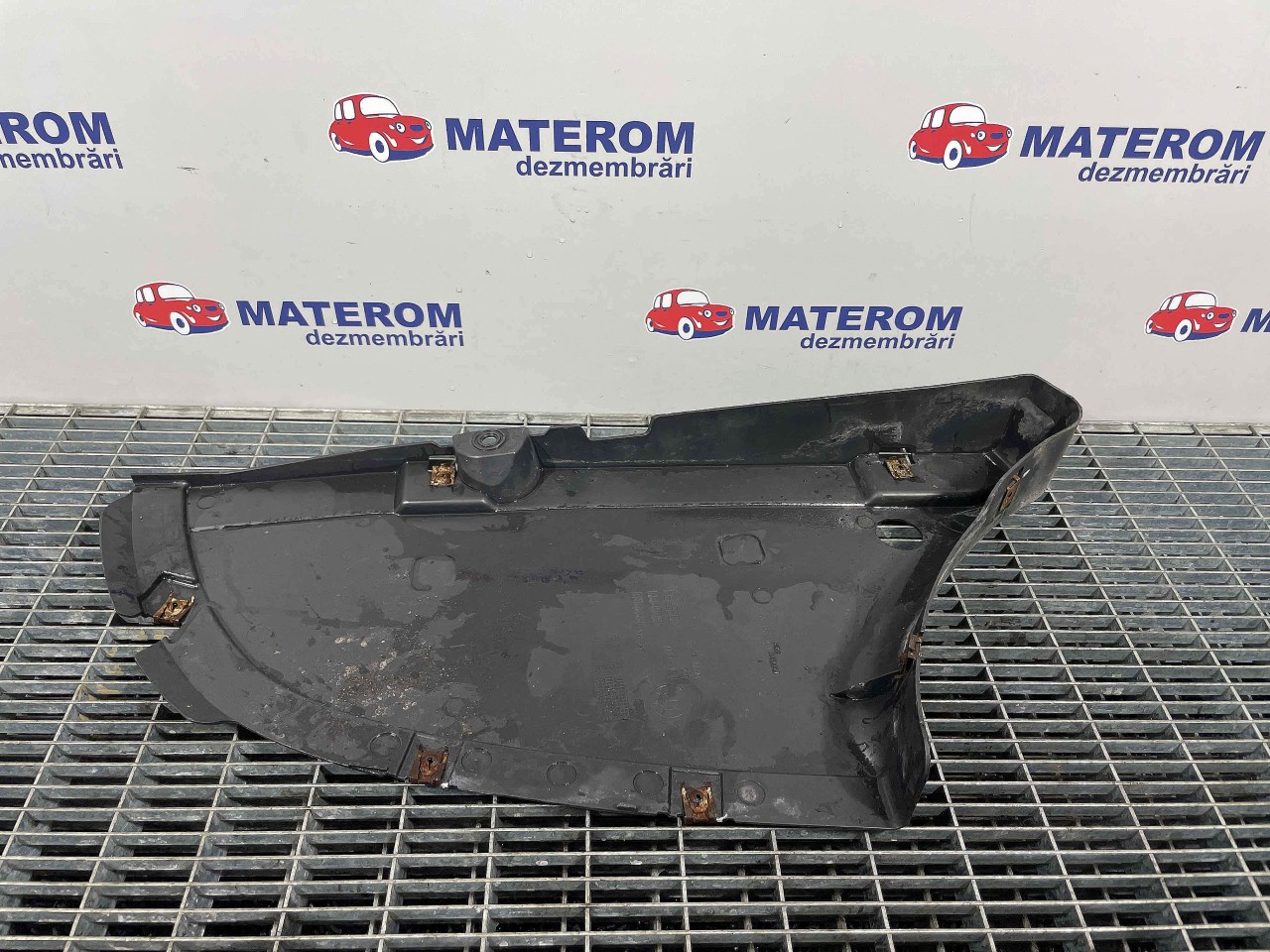 SCUT SUB MASINA BMW SERIA 3 F 30 - - (2011 2018)