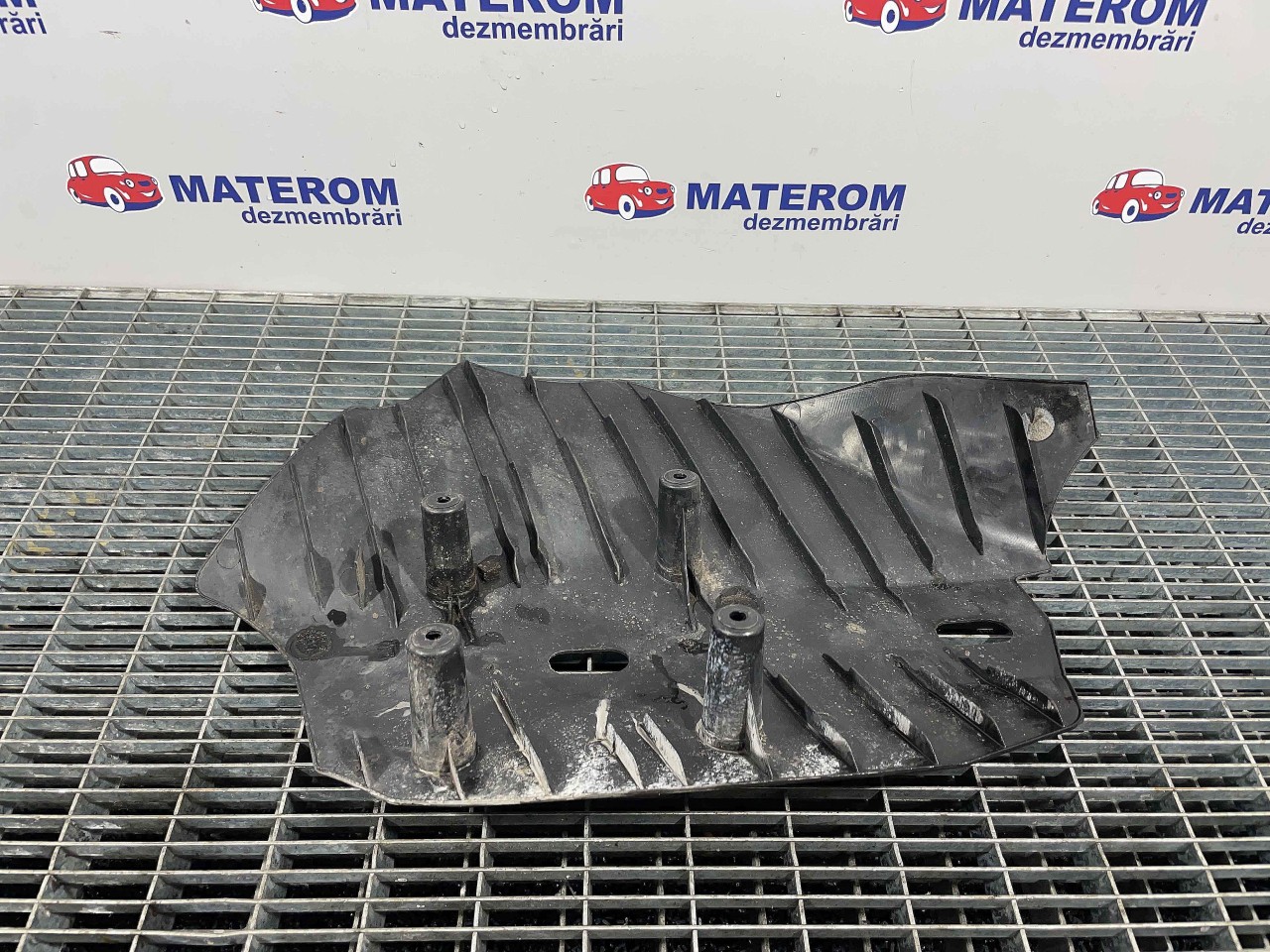 SCUT SUB MASINA BMW SERIA 3 F 30 - - (2011 2018)