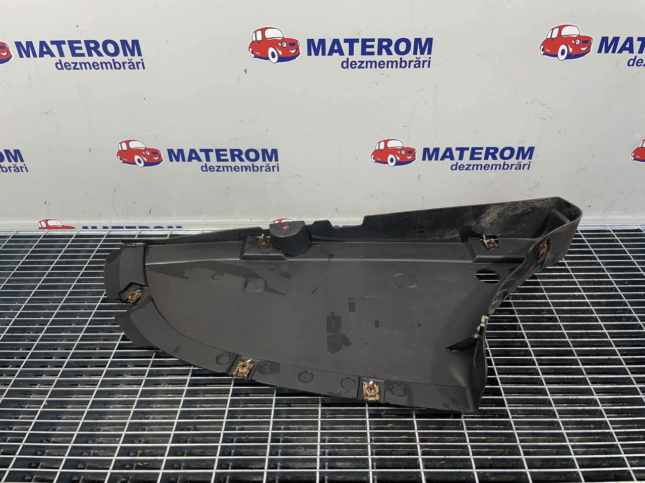 SCUT SUB MASINA BMW SERIA 3 F 30 SERIA 3 F 30 - - (2011 2018)