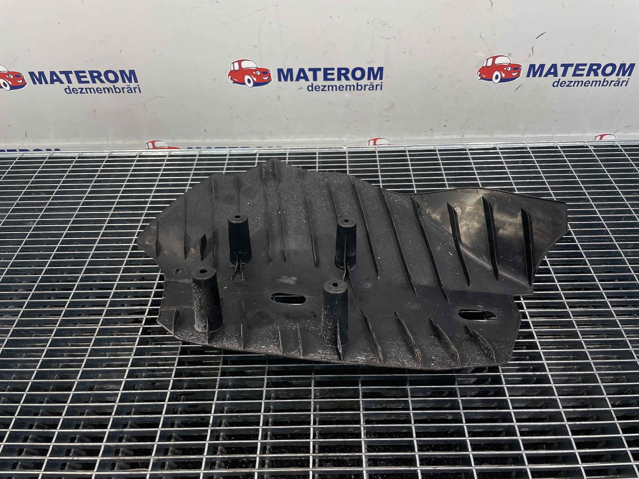 SCUT SUB MASINA BMW SERIA 3 F 30 SERIA 3 F 30 - - (2011 2018)