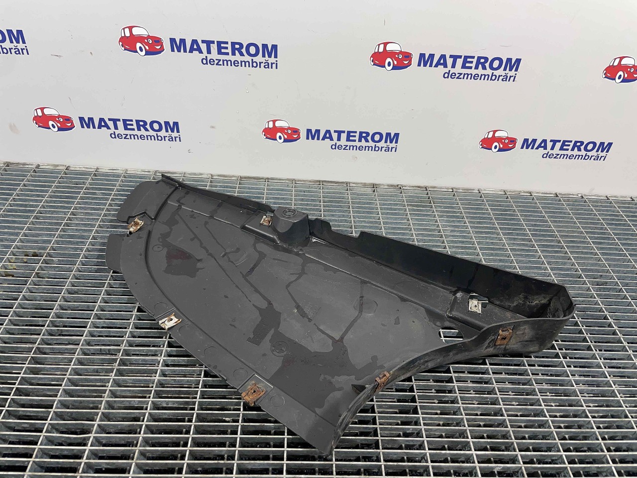 SCUT SUB MASINA BMW SERIA 3 F 30 SERIA 3 F 30 - - (2015 2018)