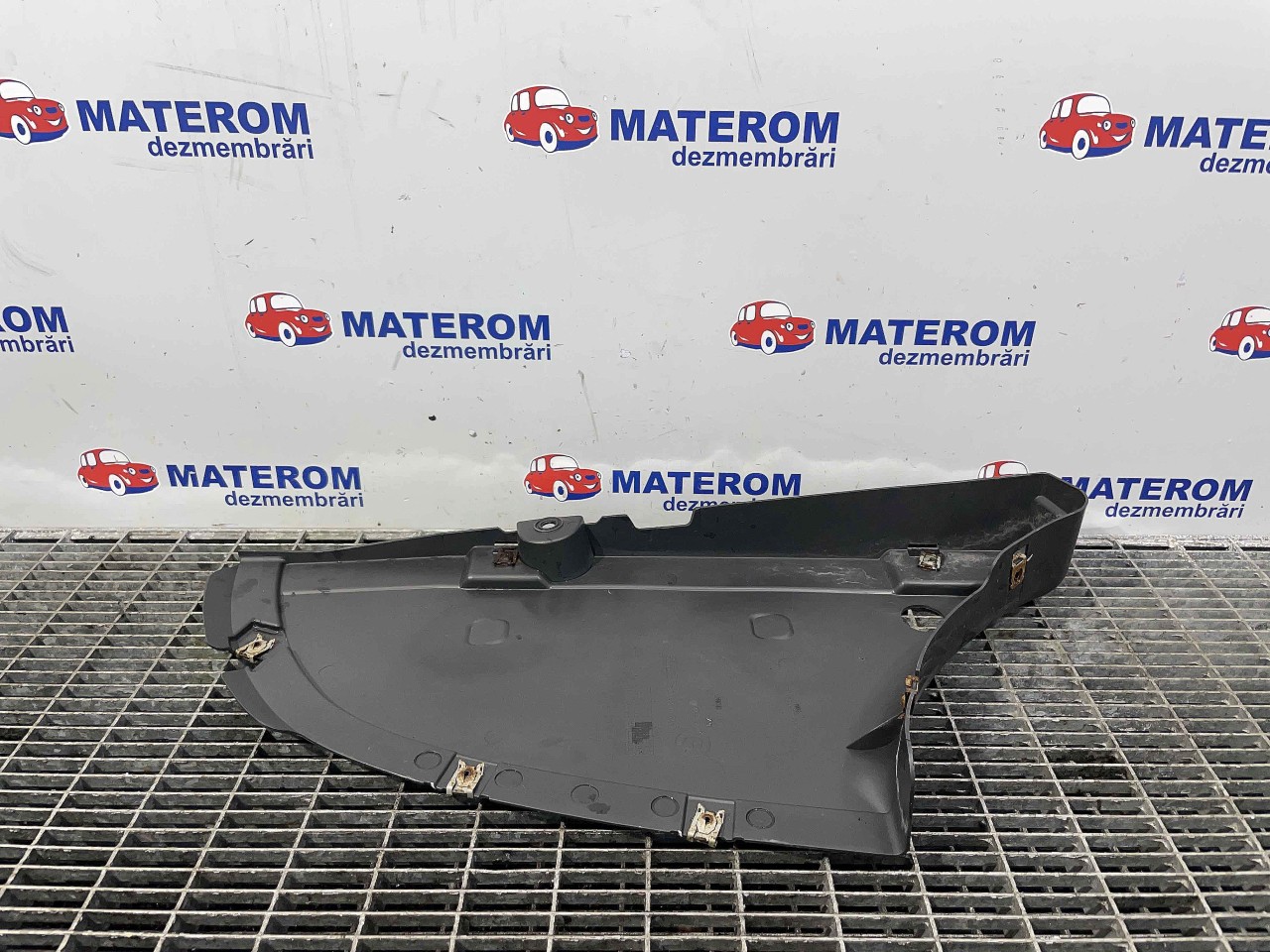SCUT SUB MASINA BMW SERIA 3 F 30 SERIA 3 F 30 - - (2011 2018)