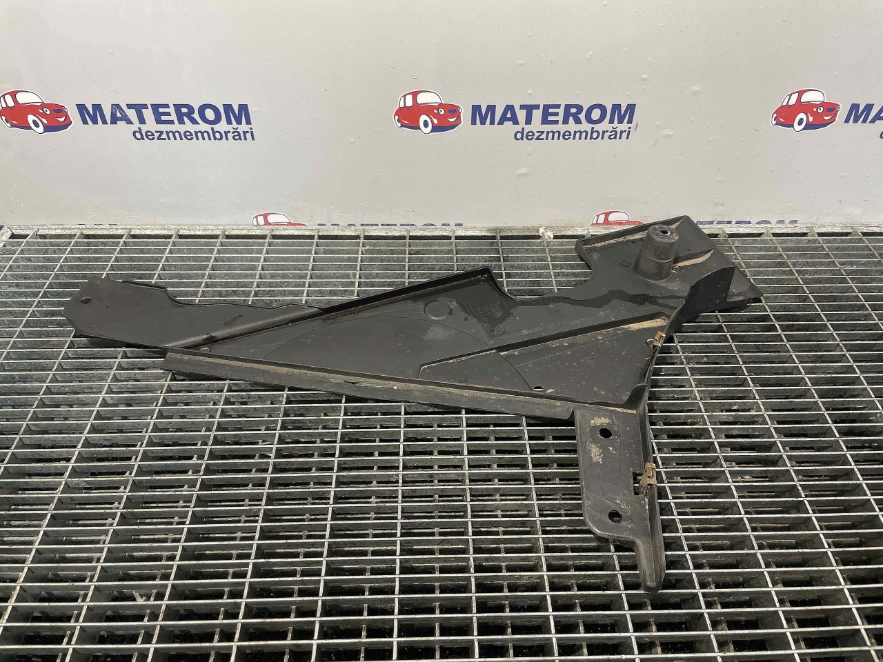 SCUT SUB MASINA BMW SERIA 5 F 10 - - (2010 2014)